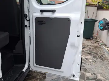 FORD TRANSIT D-CAB TREND L4 RWD