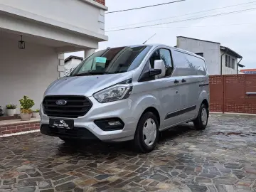 FORD CUSTOM VAN TREND L1H1 FWD