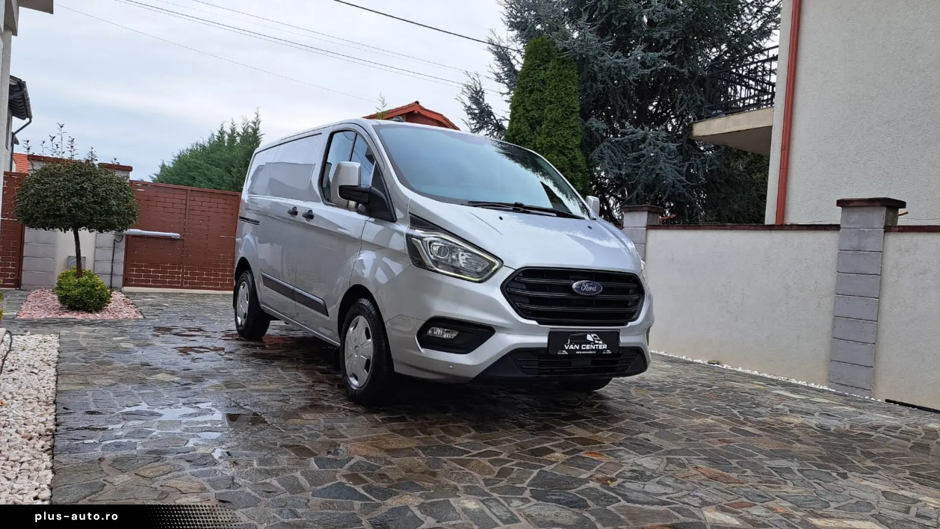 FORD CUSTOM VAN TREND L1H1 FWD