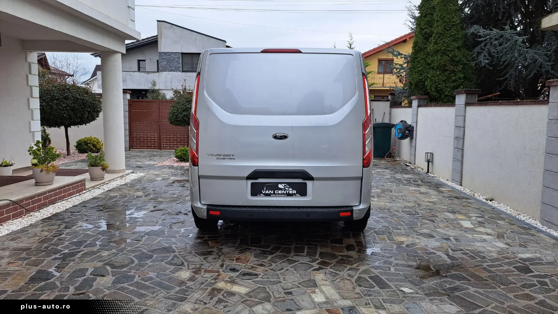 FORD CUSTOM VAN TREND L1H1 FWD