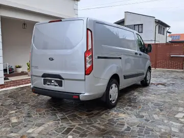 FORD CUSTOM VAN TREND L1H1 FWD