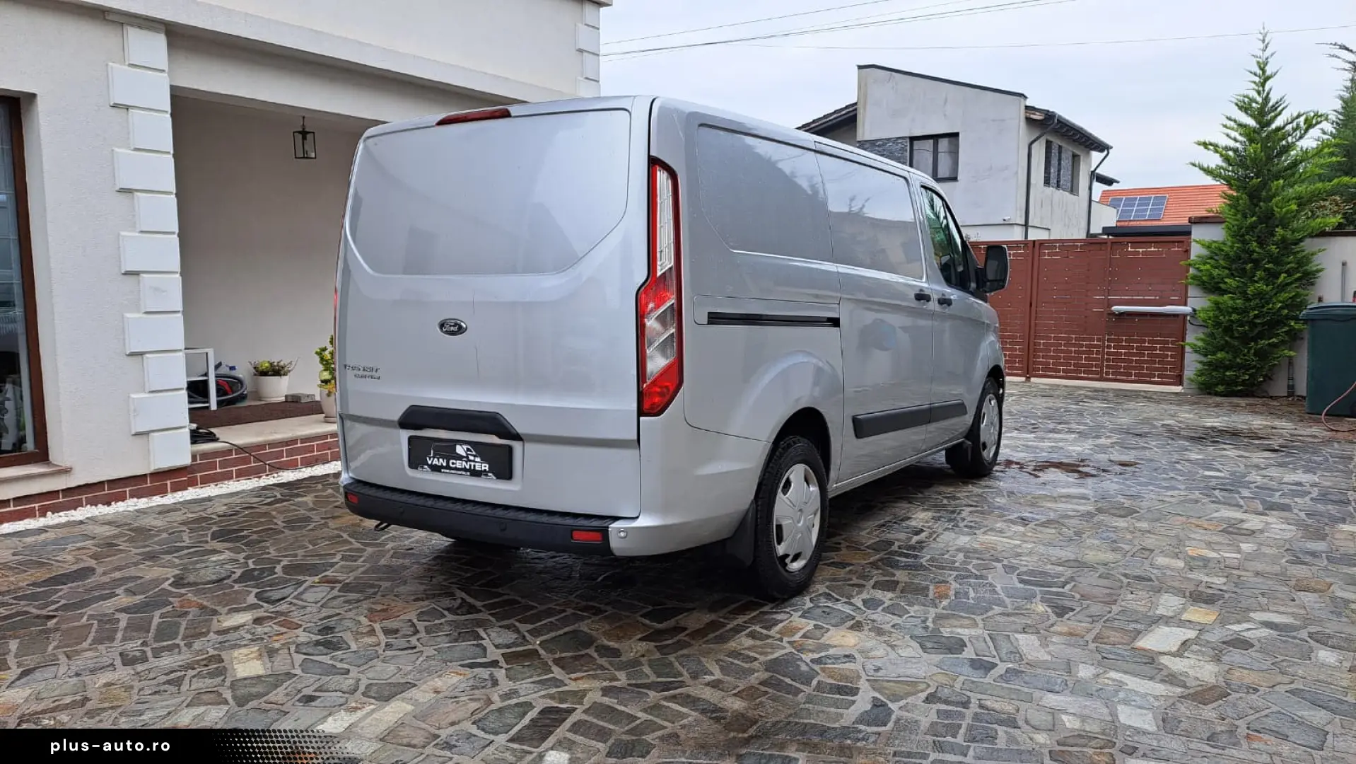 FORD CUSTOM VAN TREND L1H1 FWD