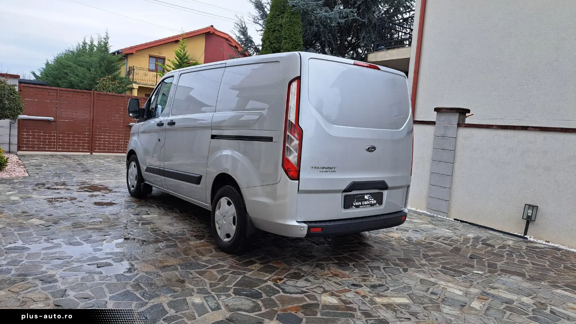 FORD CUSTOM VAN TREND L1H1 FWD