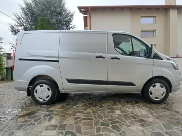 FORD CUSTOM VAN TREND L1H1 FWD