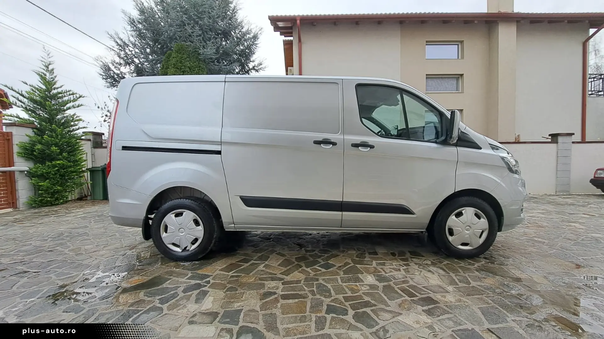 FORD CUSTOM VAN TREND L1H1 FWD