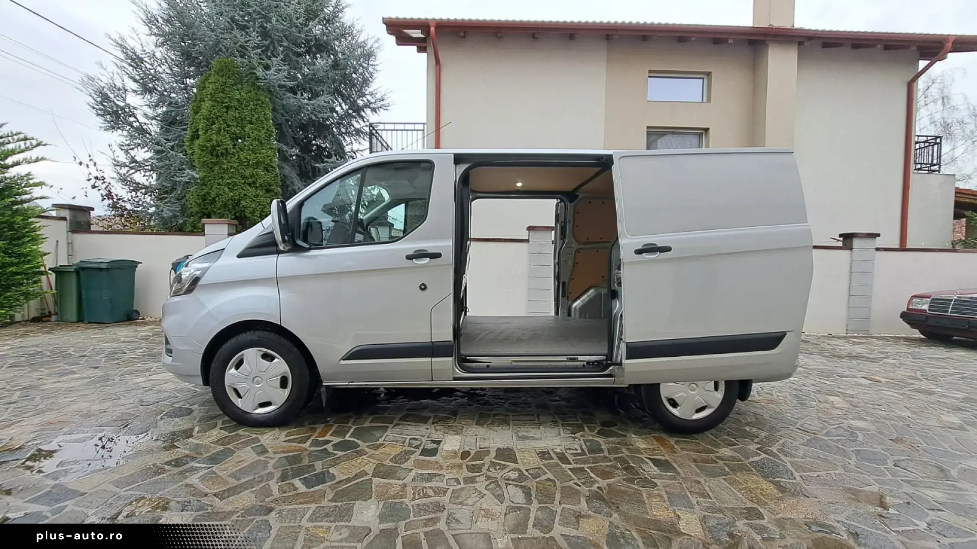 FORD CUSTOM VAN TREND L1H1 FWD