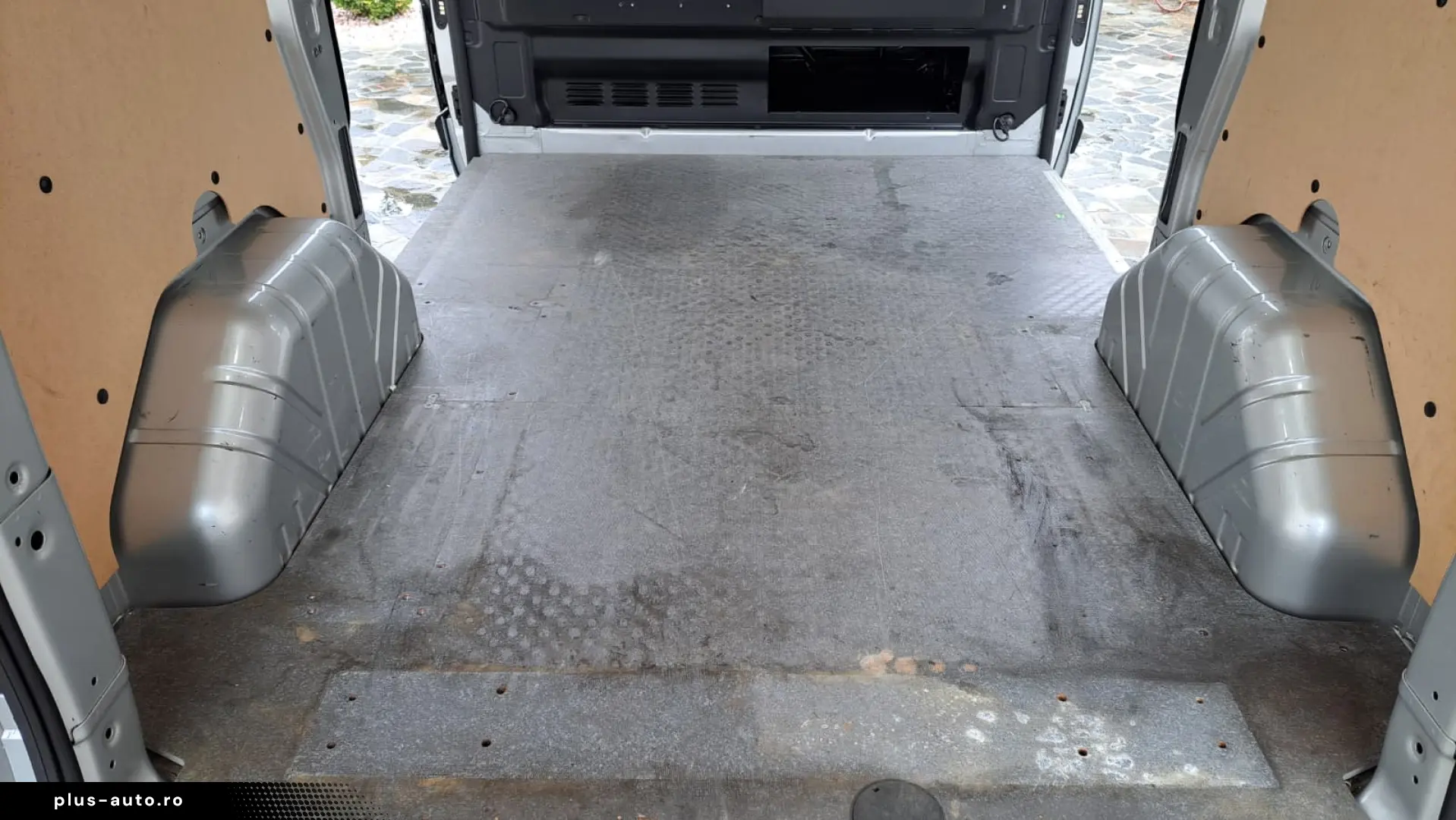 FORD CUSTOM VAN TREND L1H1 FWD