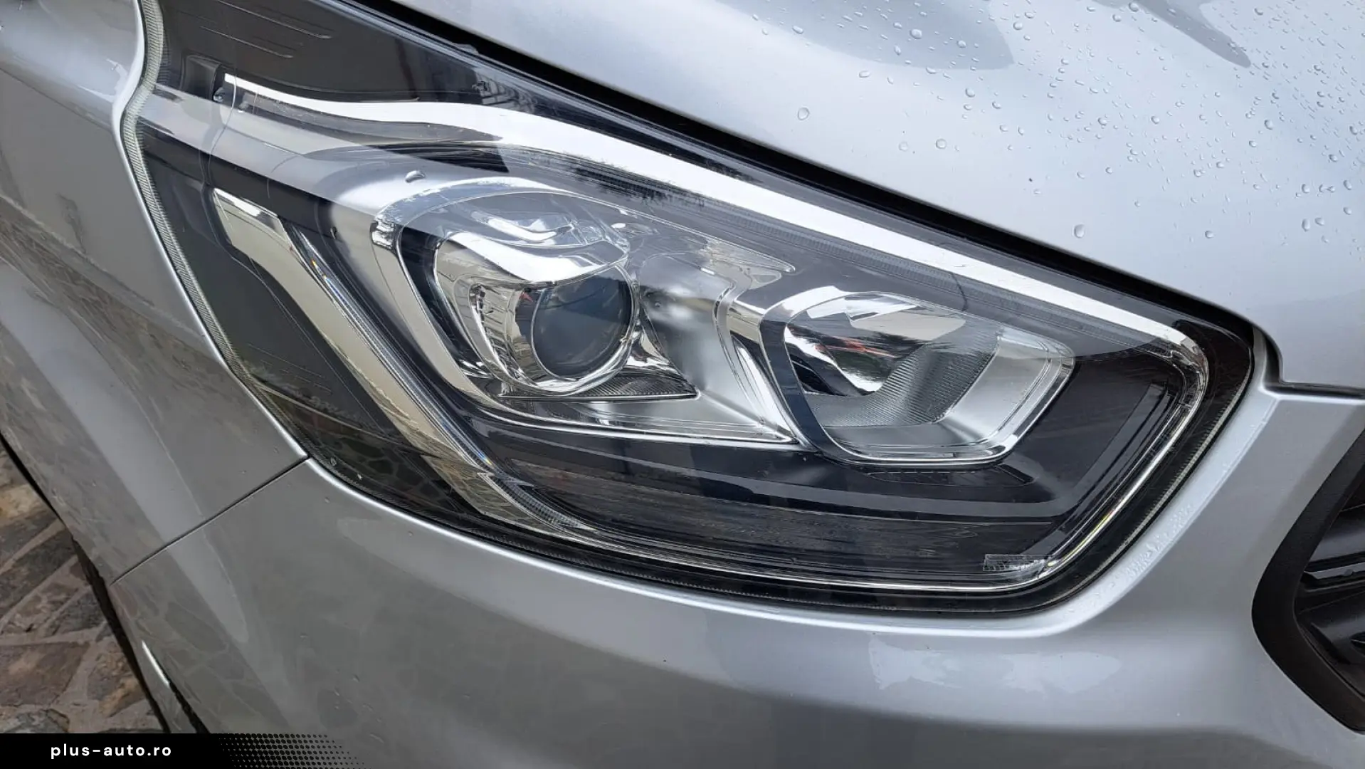 FORD CUSTOM VAN TREND L1H1 FWD