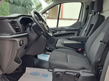 FORD CUSTOM VAN TREND L1H1 FWD