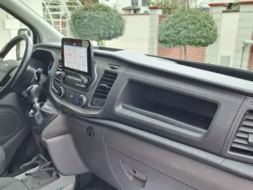 FORD CUSTOM VAN TREND L1H1 FWD