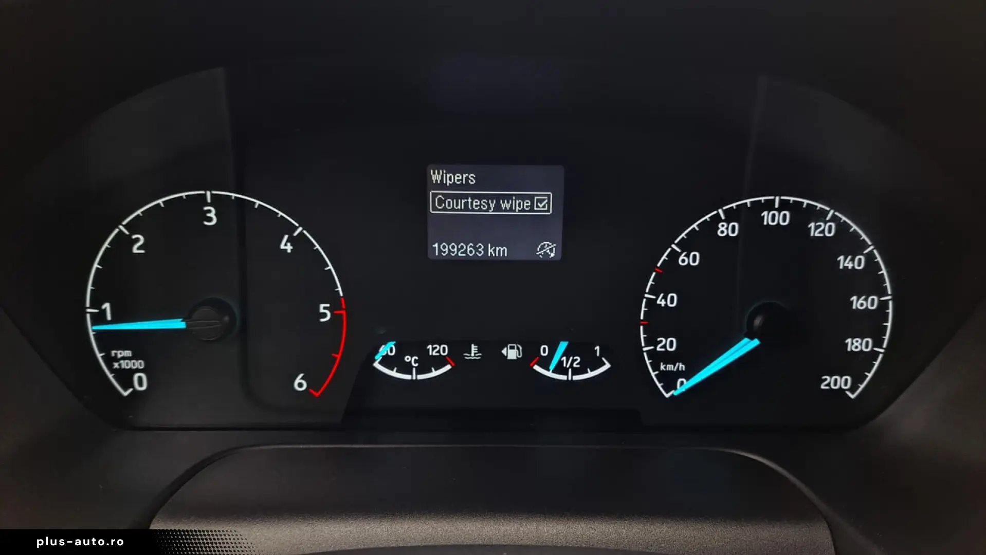 FORD CUSTOM VAN TREND L1H1 FWD