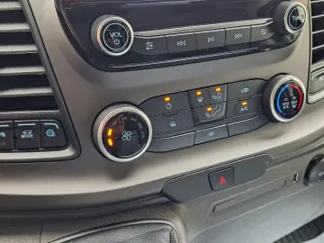 FORD CUSTOM VAN TREND L1H1 FWD