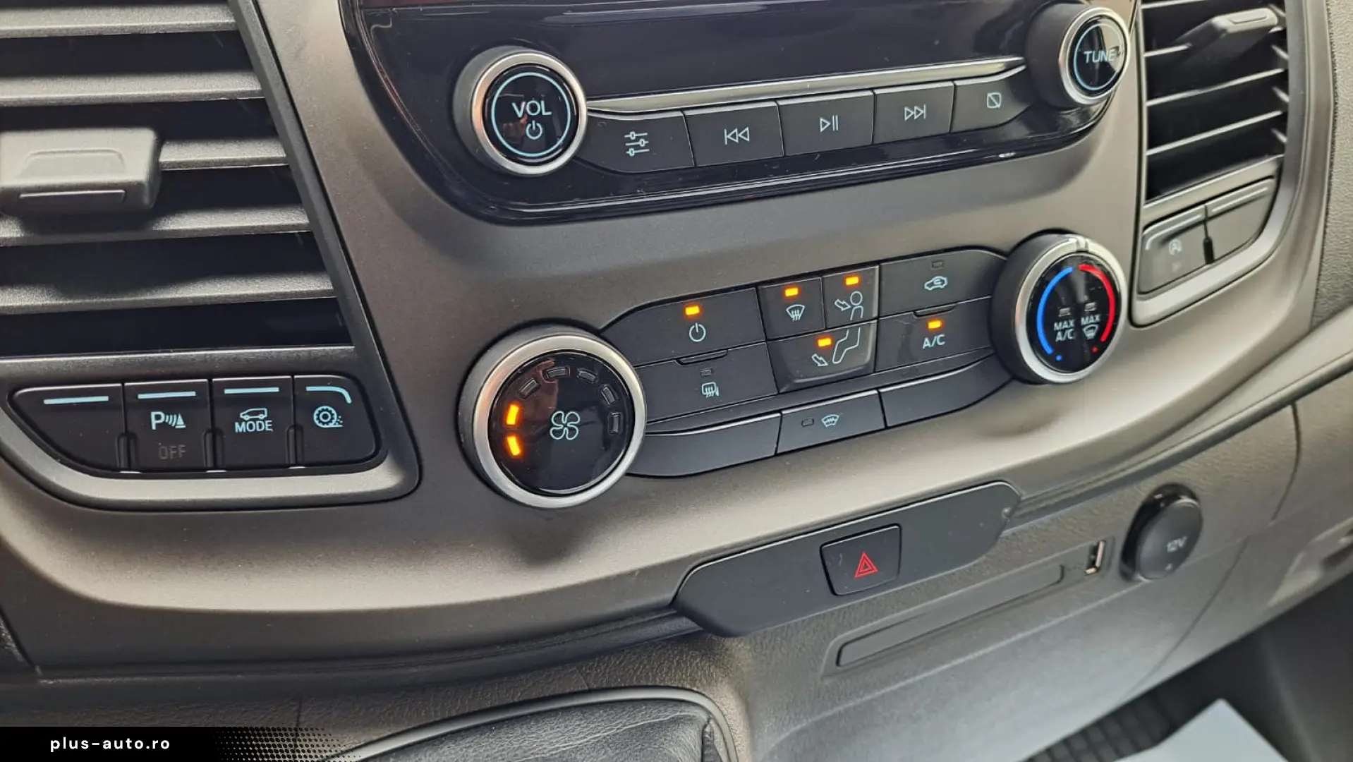 FORD CUSTOM VAN TREND L1H1 FWD