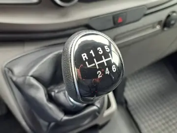 FORD CUSTOM VAN TREND L1H1 FWD