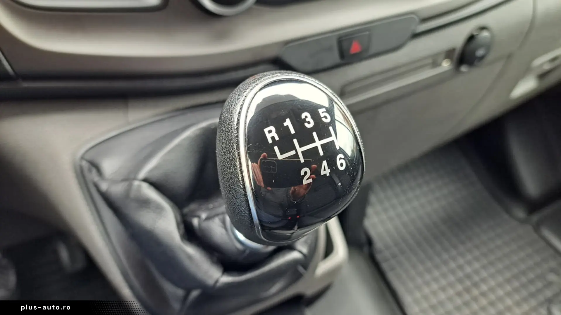 FORD CUSTOM VAN TREND L1H1 FWD