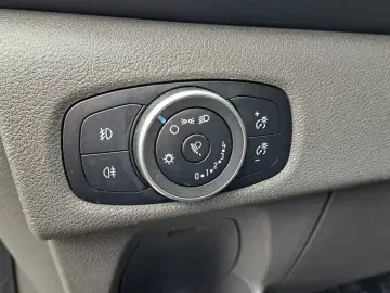 FORD CUSTOM VAN TREND L1H1 FWD