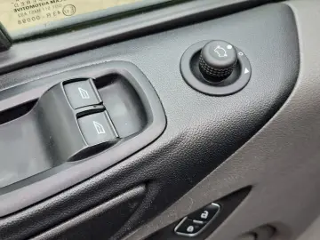 FORD CUSTOM VAN TREND L1H1 FWD