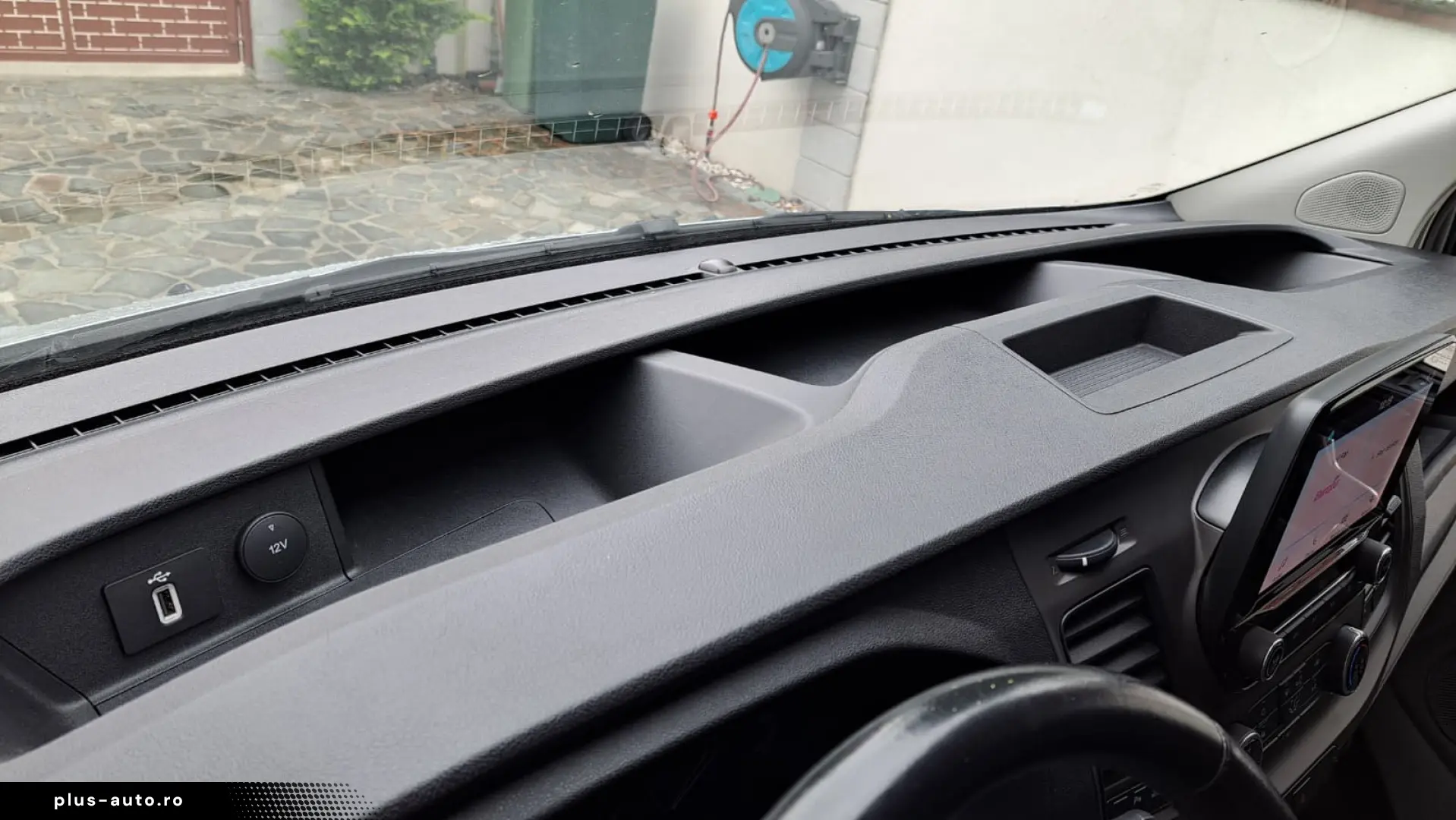 FORD CUSTOM VAN TREND L1H1 FWD