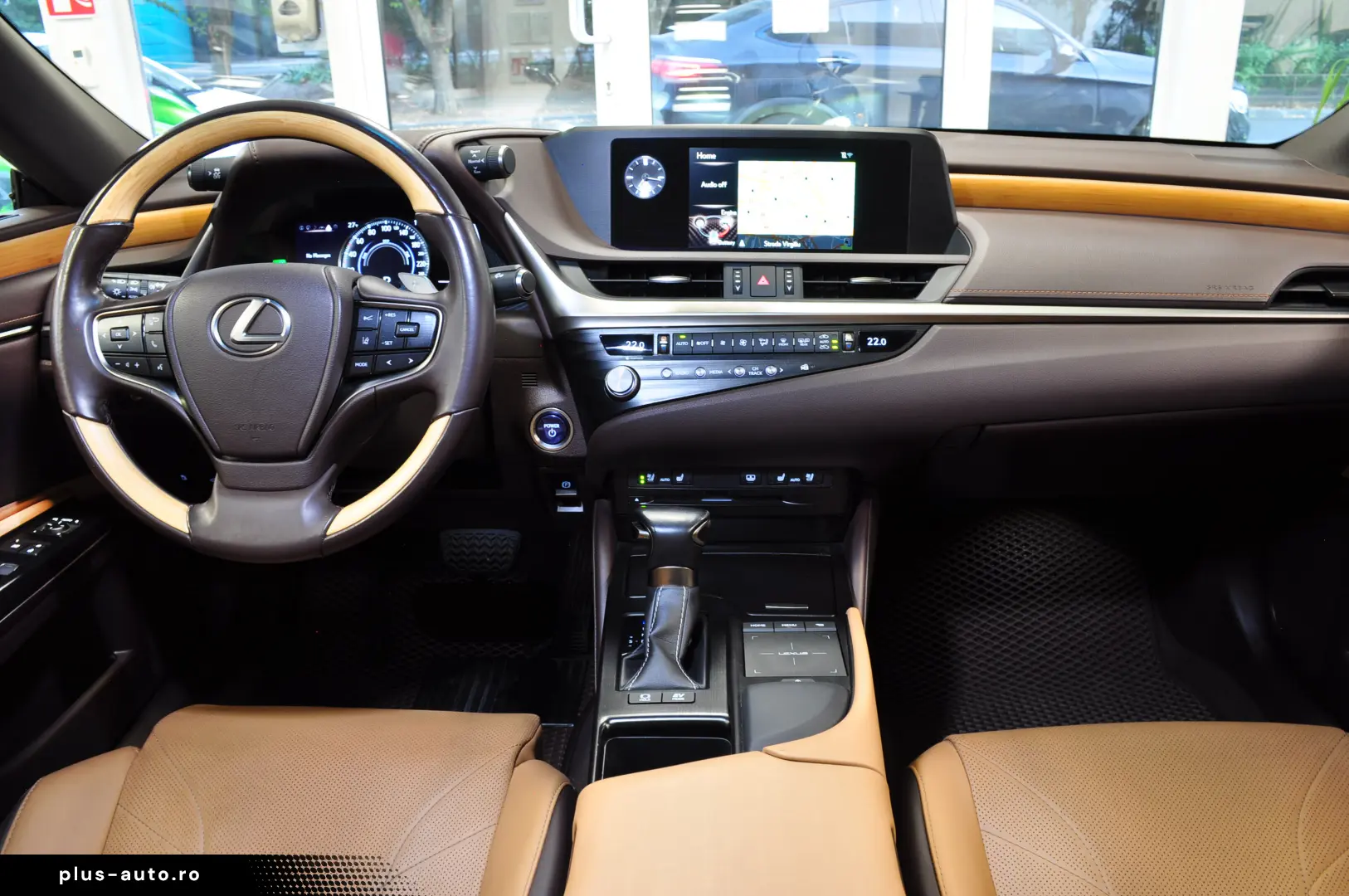 LUXUS ES 300h LUXURY