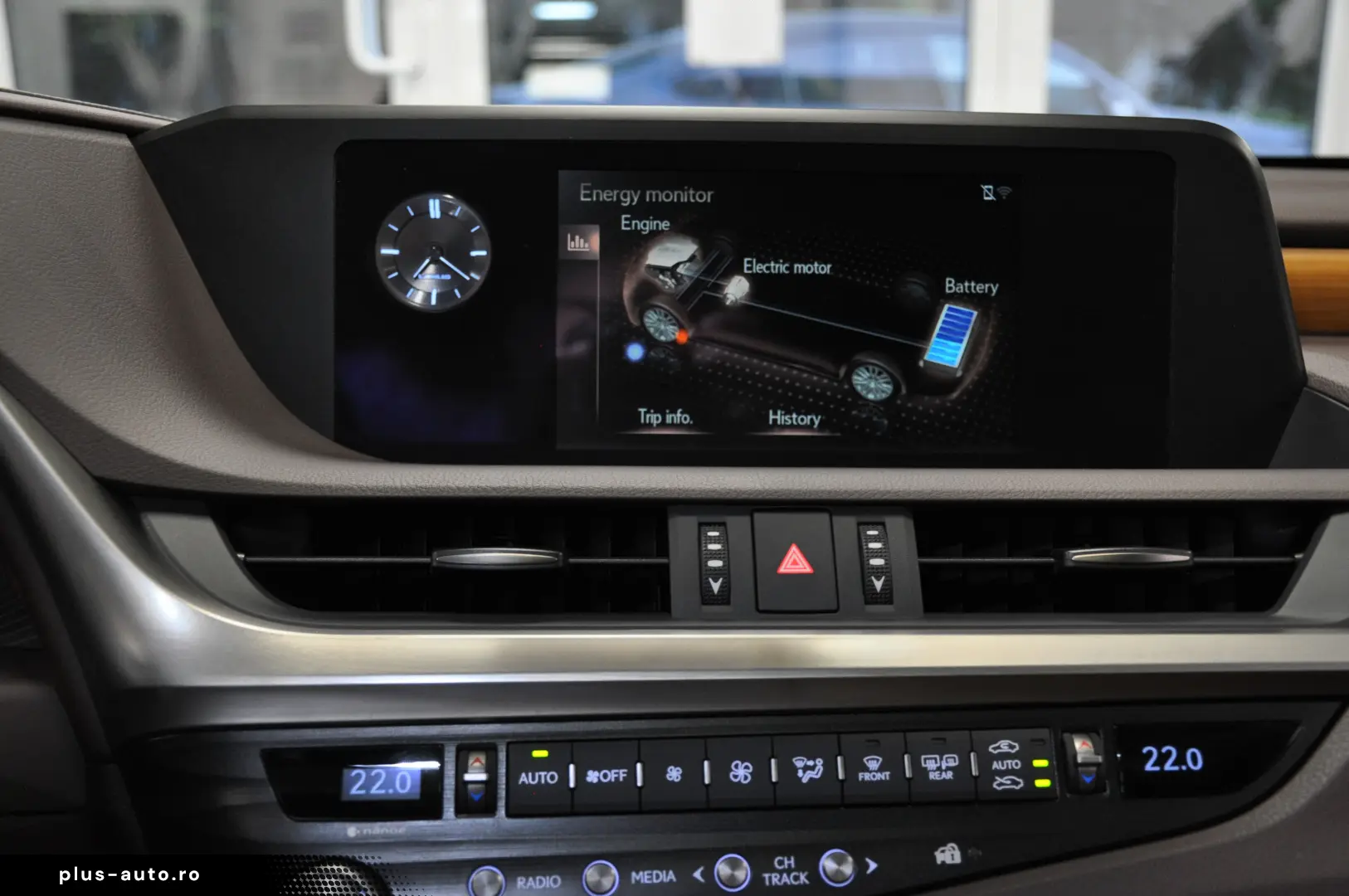 LUXUS ES 300h LUXURY