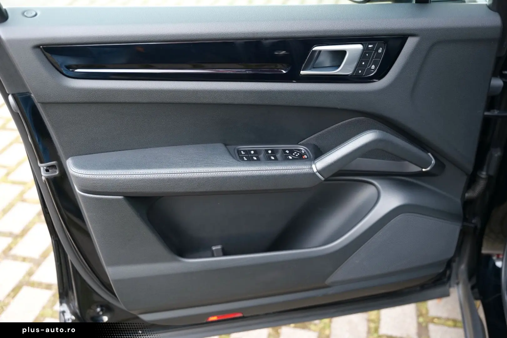 Cayenne PANORAMA KAMERA DAB MEMORY 21 ZOLL 1HD