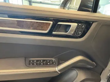 Cayenne S Luftfahr Pano Matr AHK HUD Bose Chrono