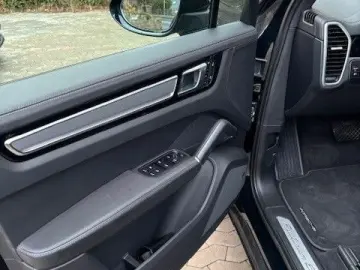 Cayenne   Platinum Edition   PORSCHE APPROVED