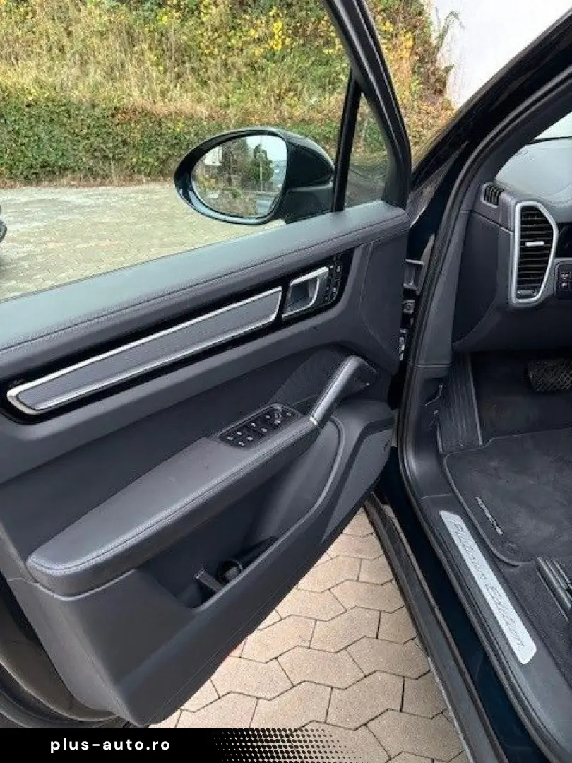 Cayenne   Platinum Edition   PORSCHE APPROVED