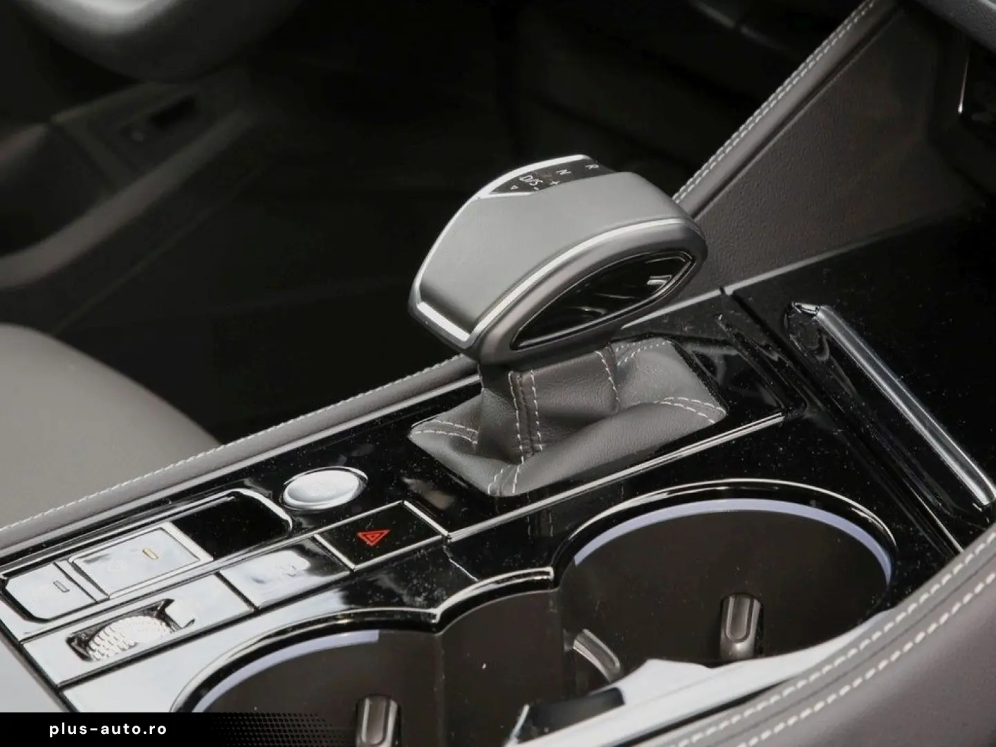 Touareg 3.0 TDI 4M R-Line Pano AHK Navi VC HuD A