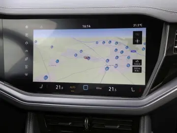 Touareg 3.0 TDI 4M R-Line Pano AHK Navi VC HuD A