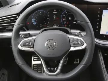 Touareg 3.0 TDI 4M R-Line Pano AHK Navi VC HuD A