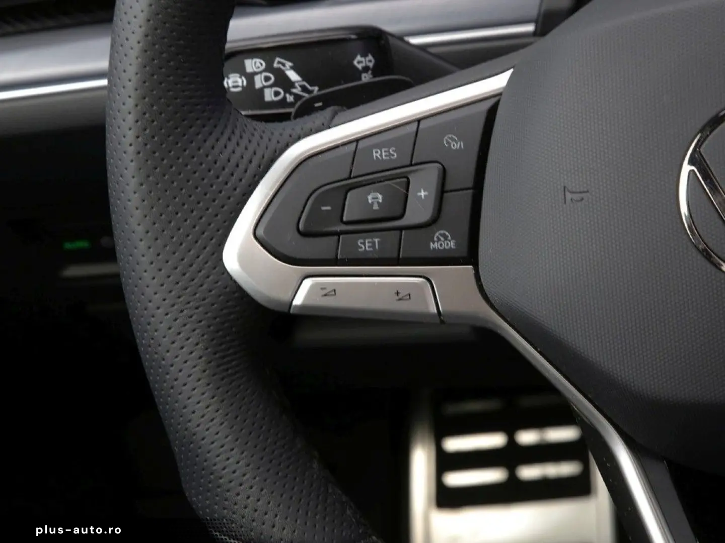 Touareg 3.0 TDI 4M R-Line Pano AHK Navi VC HuD A