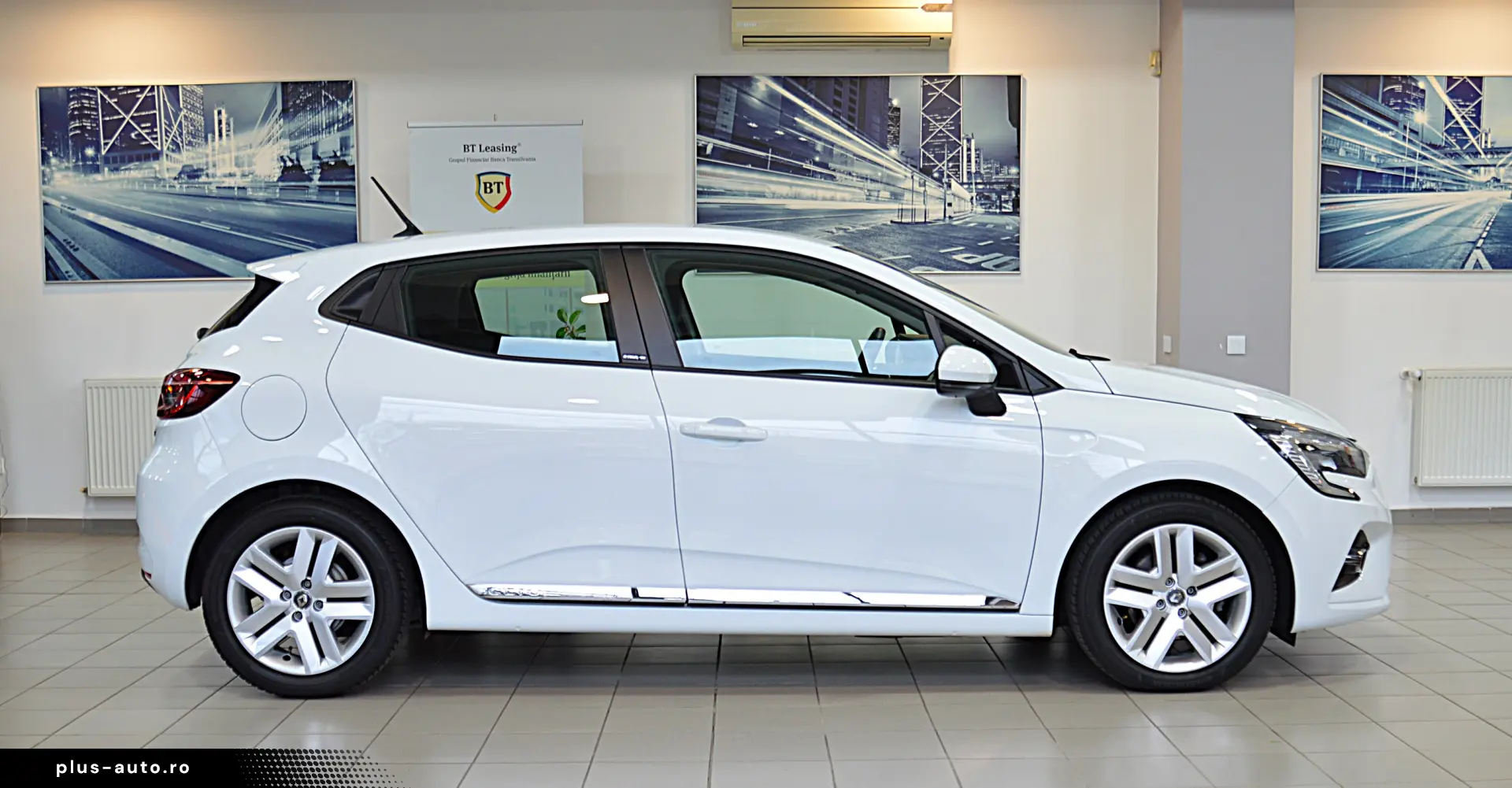 RENAULT CLIO 1.6 E-TECH HYBRID AUTOMATIC