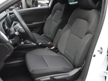 RENAULT CLIO 1.6 E-TECH HYBRID AUTOMATIC