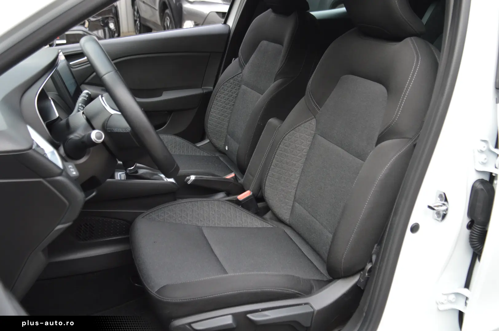 RENAULT CLIO 1.6 E-TECH HYBRID AUTOMATIC