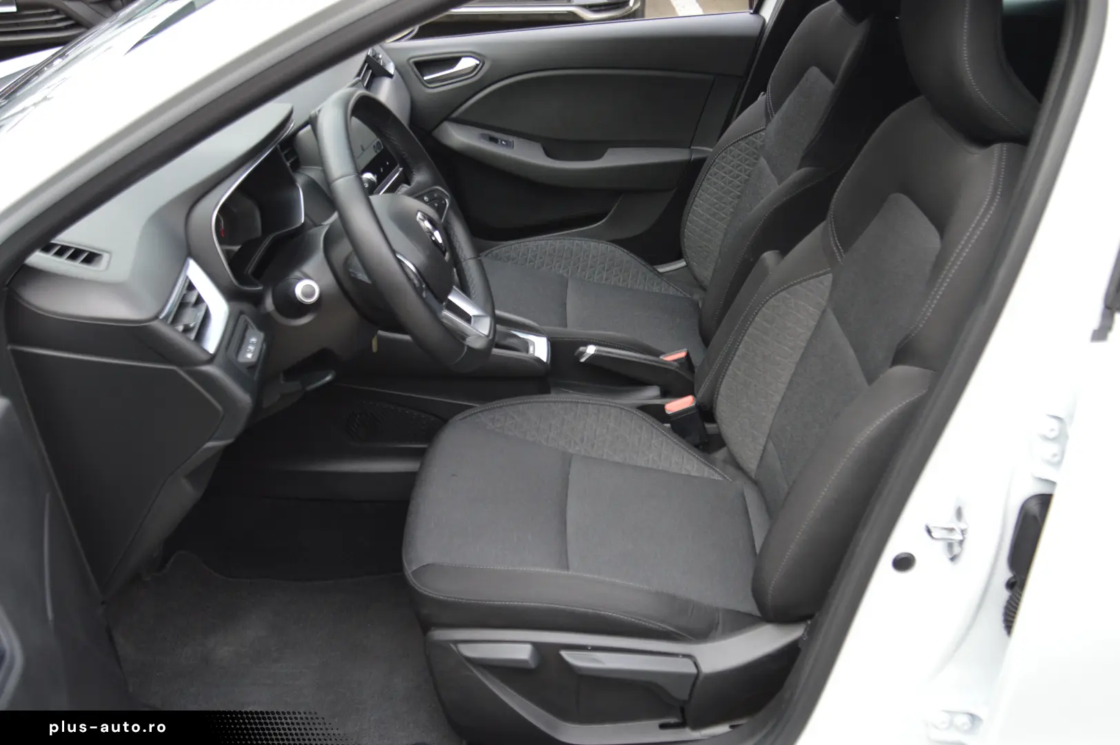 RENAULT CLIO 1.6 E-TECH HYBRID AUTOMATIC