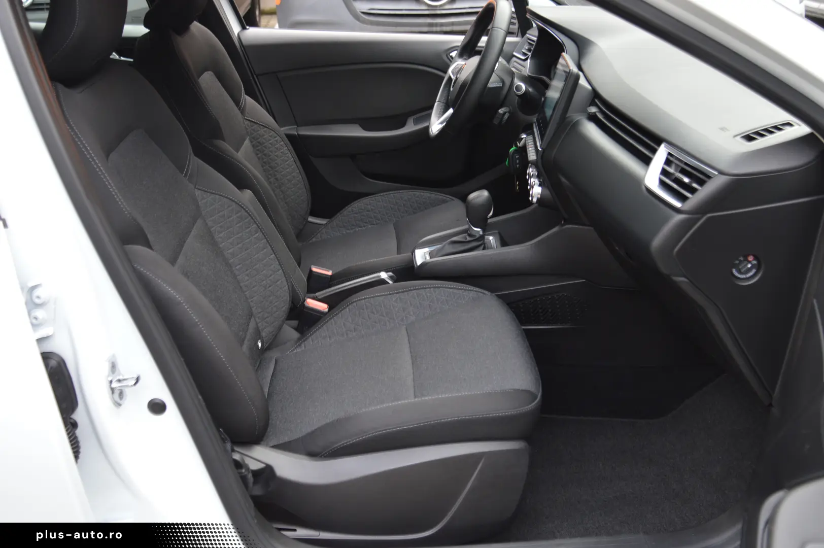 RENAULT CLIO 1.6 E-TECH HYBRID AUTOMATIC