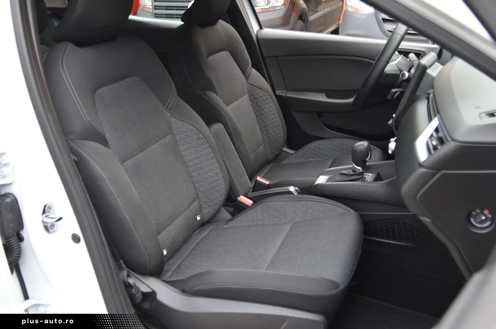 RENAULT CLIO 1.6 E-TECH HYBRID AUTOMATIC