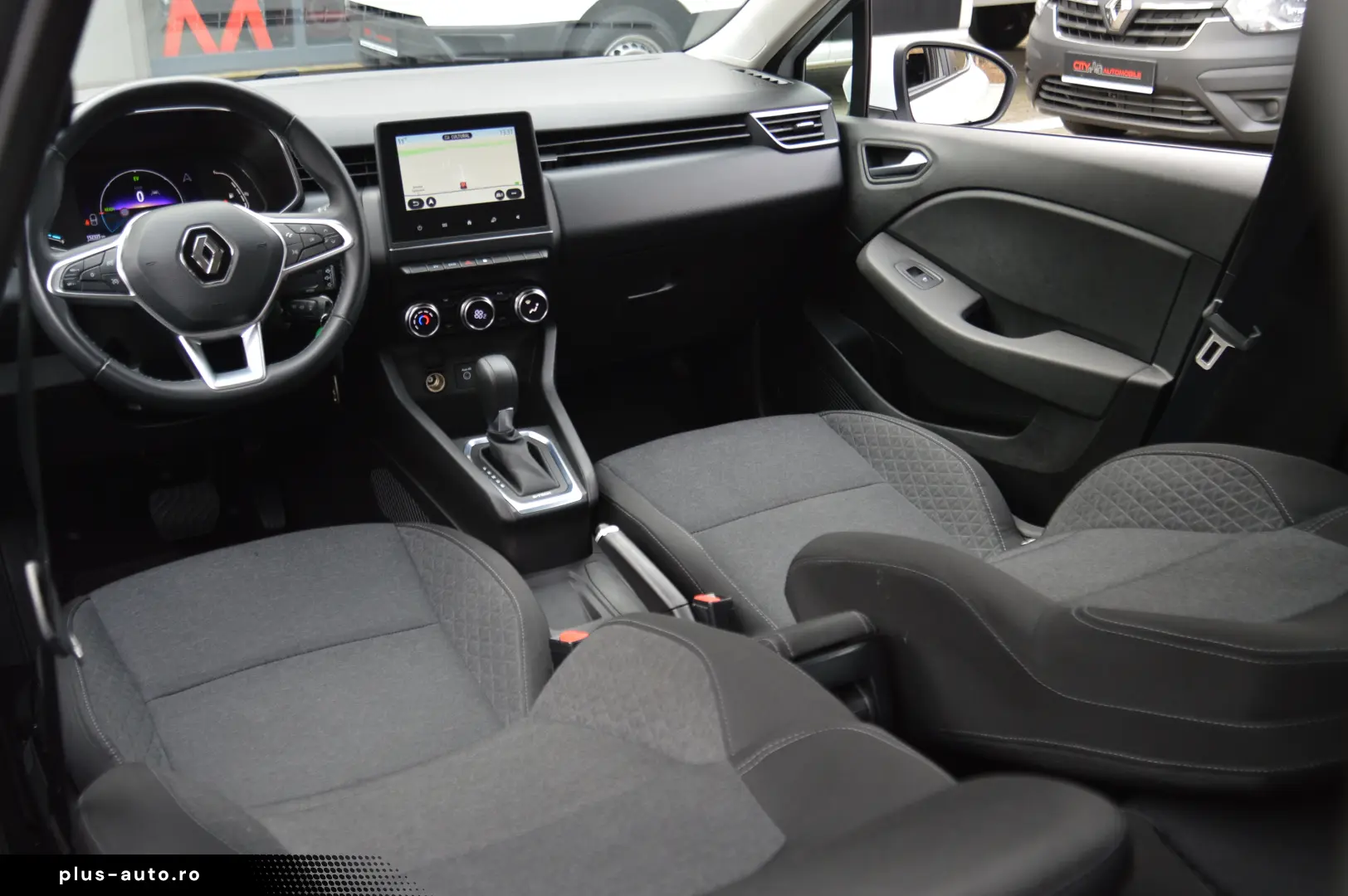 RENAULT CLIO 1.6 E-TECH HYBRID AUTOMATIC