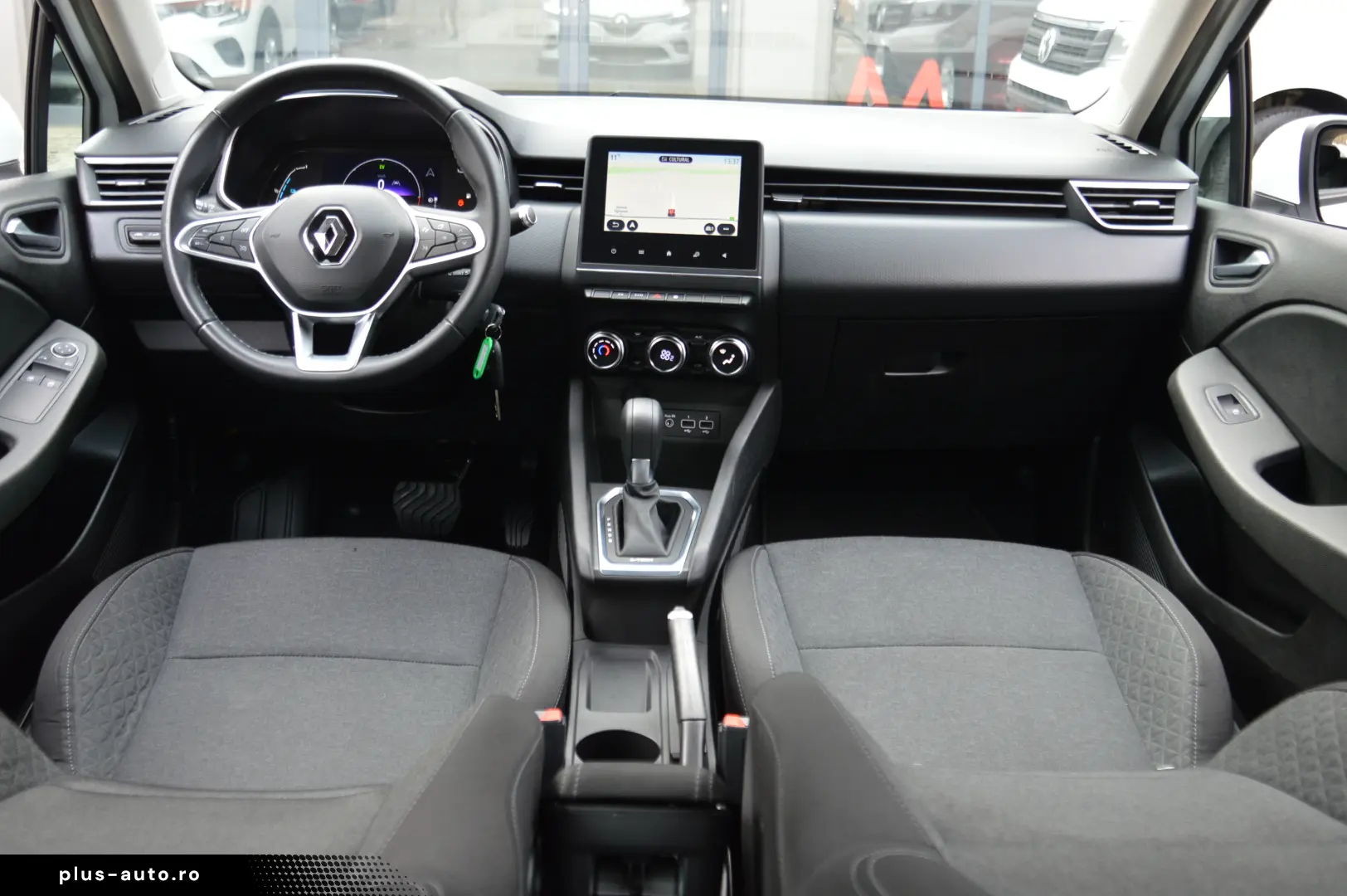 RENAULT CLIO 1.6 E-TECH HYBRID AUTOMATIC