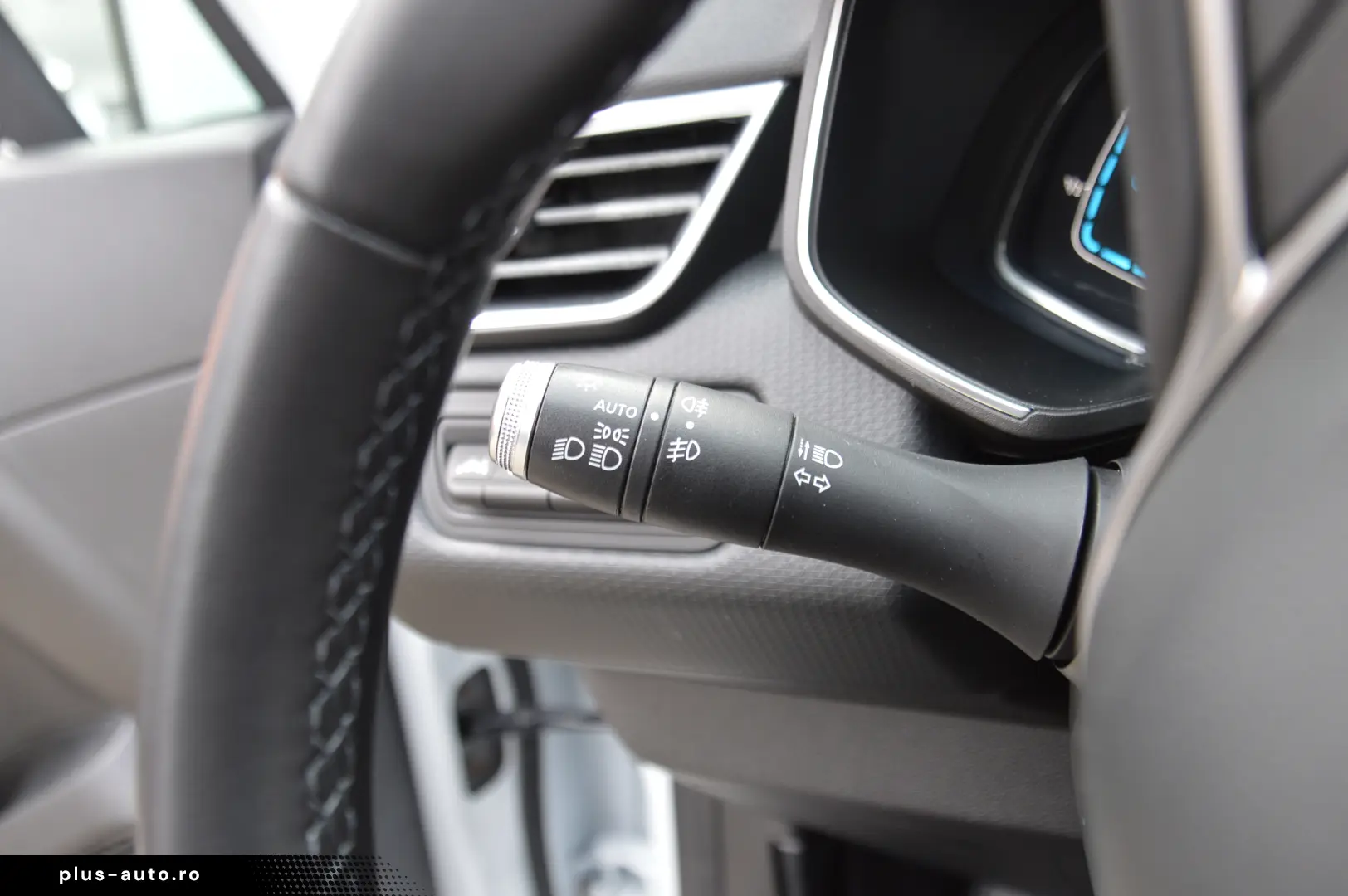 RENAULT CLIO 1.6 E-TECH HYBRID AUTOMATIC