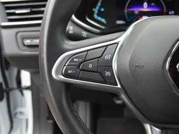 RENAULT CLIO 1.6 E-TECH HYBRID AUTOMATIC