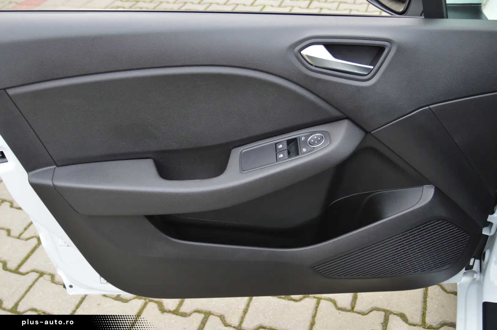 RENAULT CLIO 1.6 E-TECH HYBRID AUTOMATIC