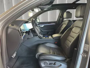 4Motion R-Line Black Style Matrix Pan HUD AHK