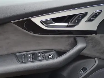 AUDI Q7 50 TDI MILDHYBRID 7 LOCURI 2019