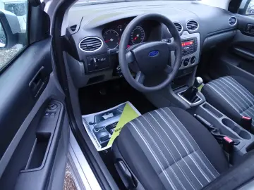 FORD FOCUS 1.4 MPI 2010