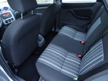 FORD FOCUS 1.4 MPI 2010