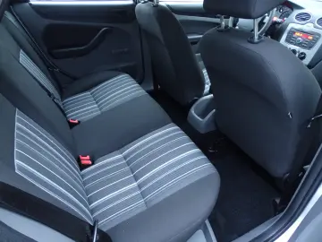 FORD FOCUS 1.4 MPI 2010