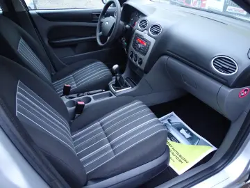 FORD FOCUS 1.4 MPI 2010