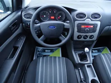 FORD FOCUS 1.4 MPI 2010